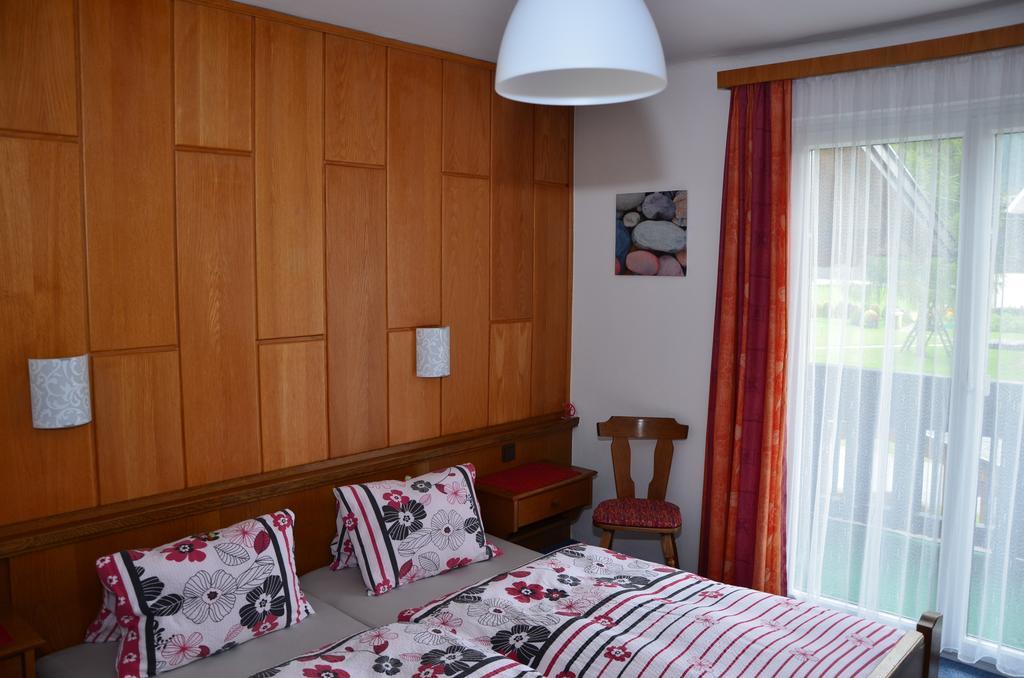 Haus Dachstein Schnitzer Hotel Eben Im Pongau Szoba fotó