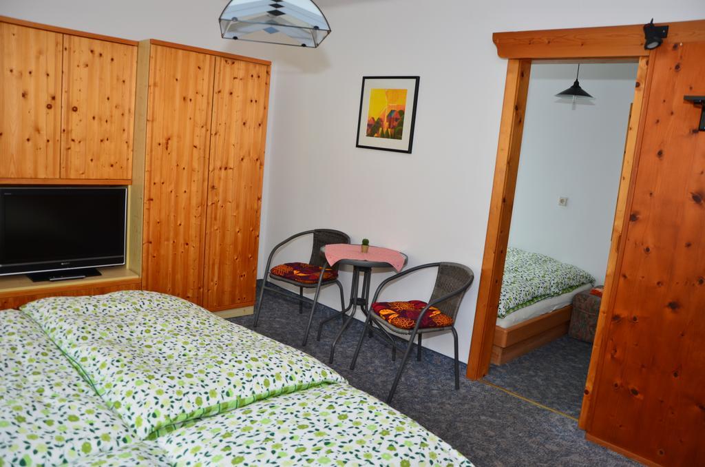 Haus Dachstein Schnitzer Hotel Eben Im Pongau Szoba fotó