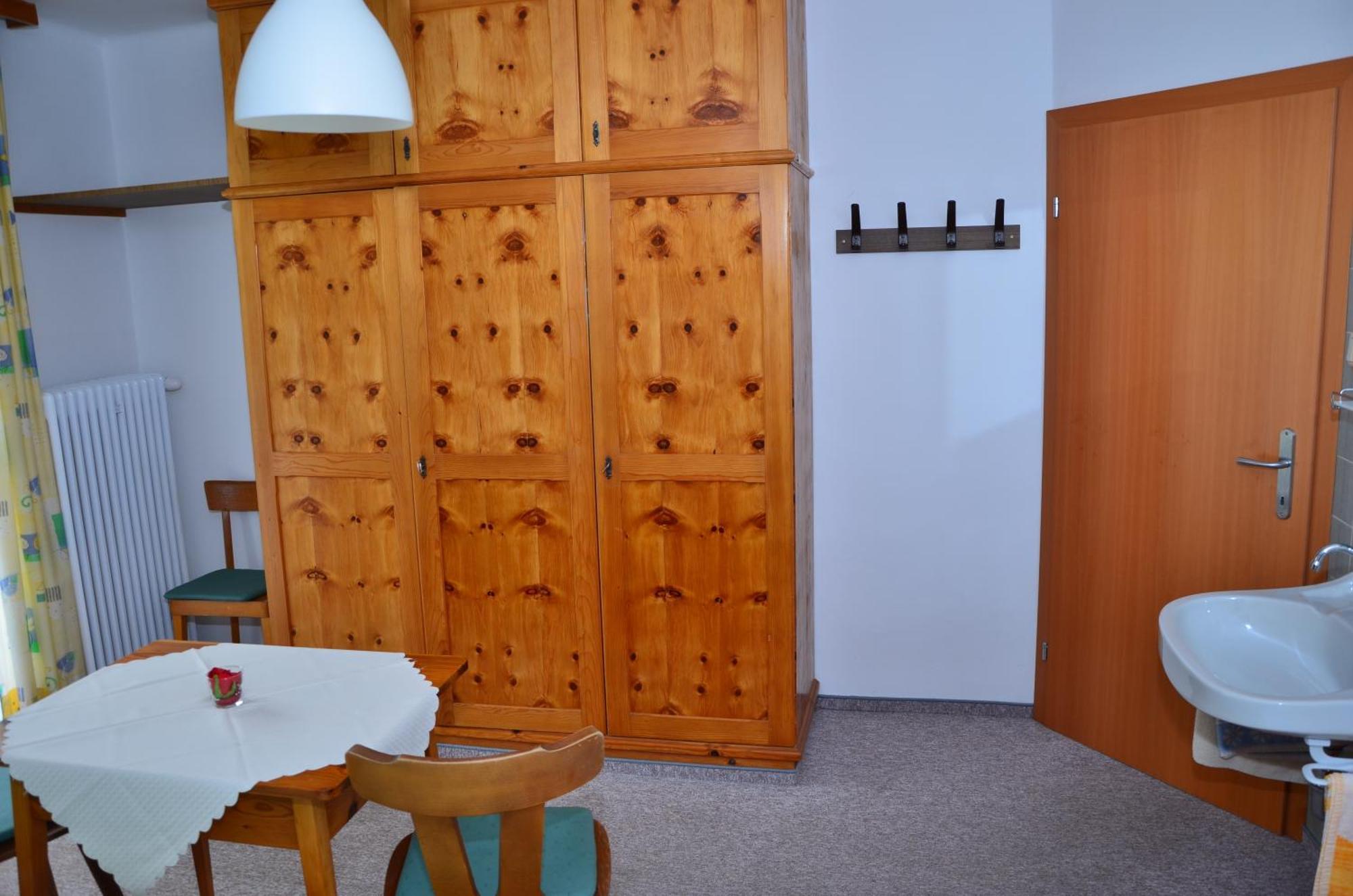 Haus Dachstein Schnitzer Hotel Eben Im Pongau Szoba fotó
